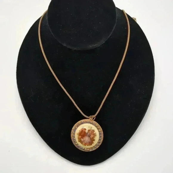 Vintage Estate Jewelry West German Rococo necklace ceramic needs minor repair - Picture 2 of 4